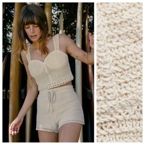 NWT. Zara Ecru Crochet Lace Crop Top. Size M.